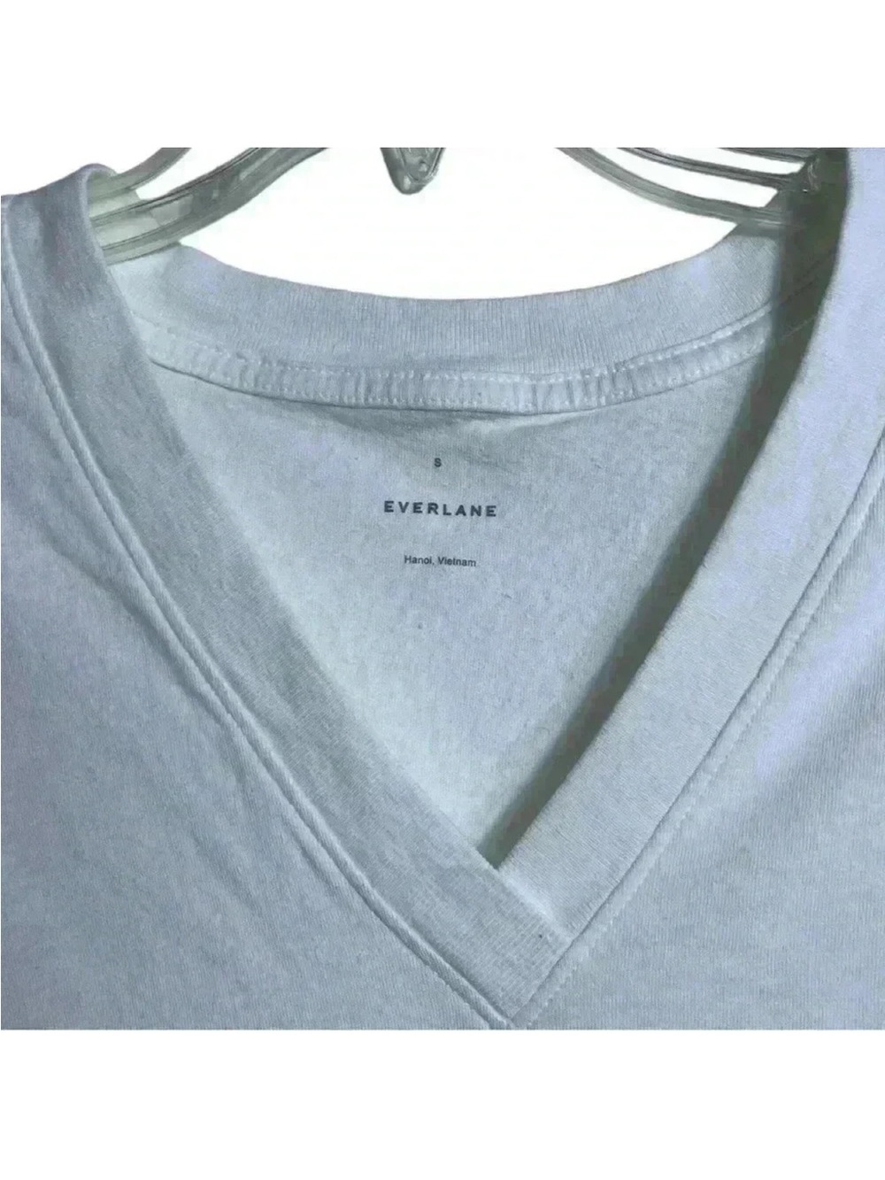 Everlane Mens V-Neck Lightweight White Tee
Shirt Size Small - Picture 6 of 6